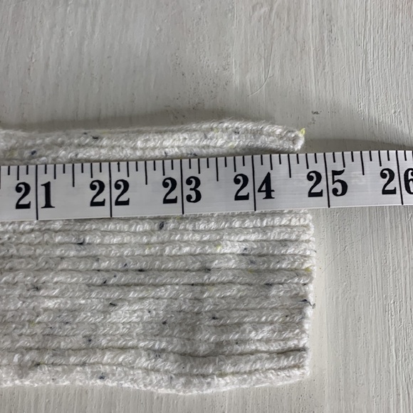 T24 Yet Again white Cowl neck sweater with asymmetrical large brown buttons - Picture 10 of 11